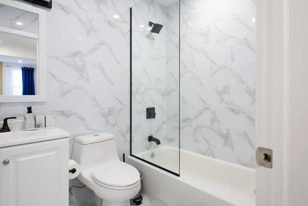 240-12 Brand New Studio Prime Location W&D New York 0*,